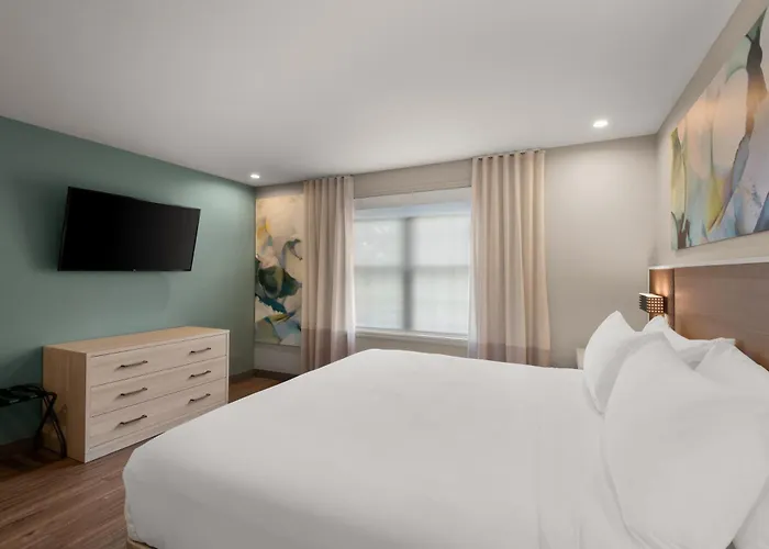 Wyndham Garden & Day Hotel