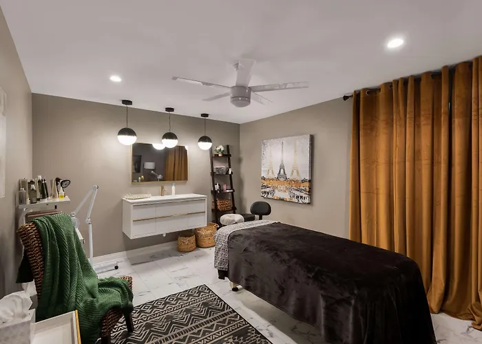 Wyndham Garden & Day Hotel 3*